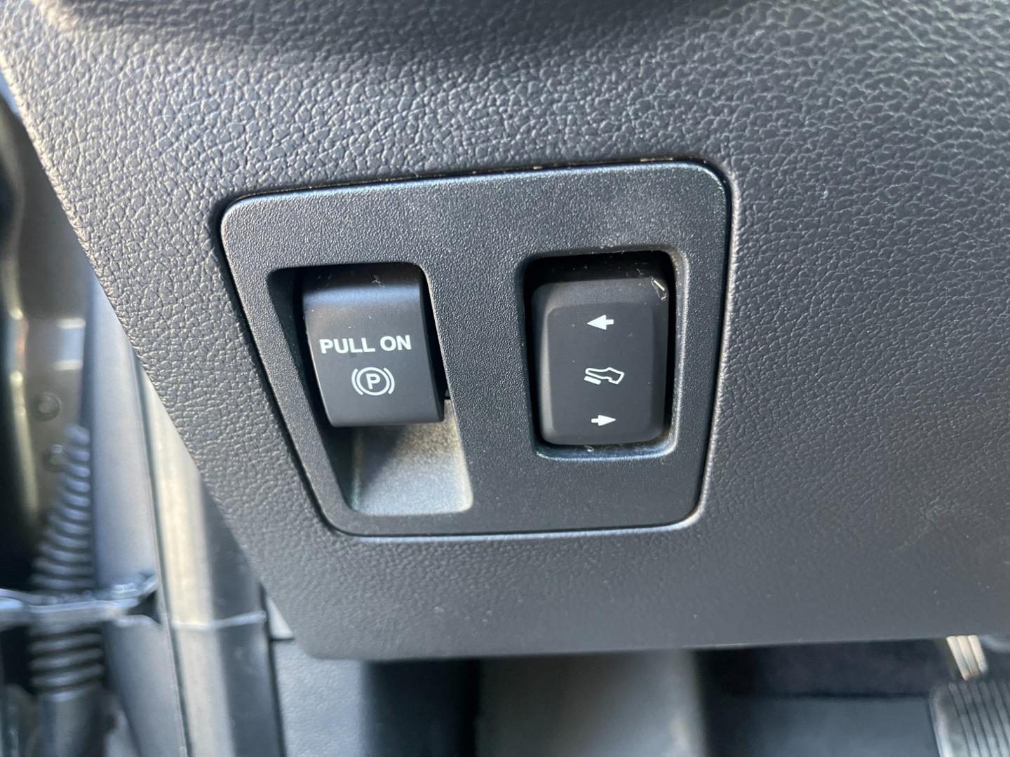 2021 Gray /Black Ford Expedition Limited 302A 4WD (1FMJU2AT0ME) with an 3.5L V6 DOHC 24V TWIN TURBO engine, 10 Speed Auto transmission, located at 11115 Chardon Rd. , Chardon, OH, 44024, (440) 214-9705, 41.580246, -81.241943 - Photo#25
